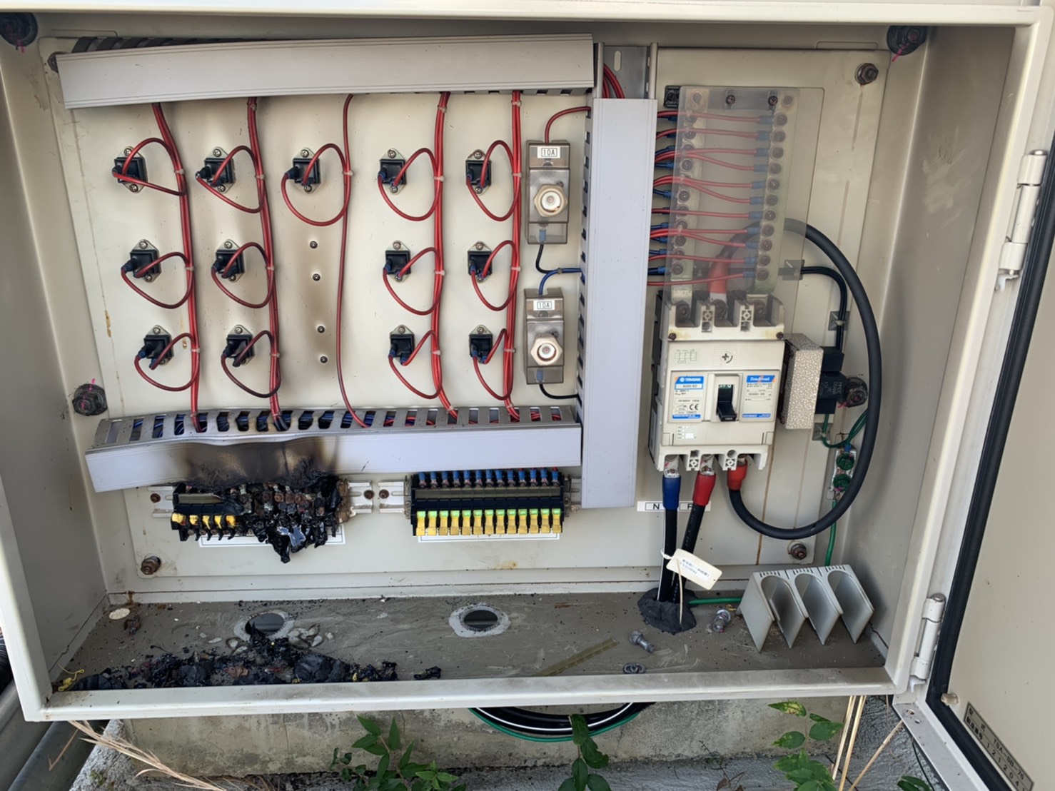 他社製接続箱が雷で損傷
