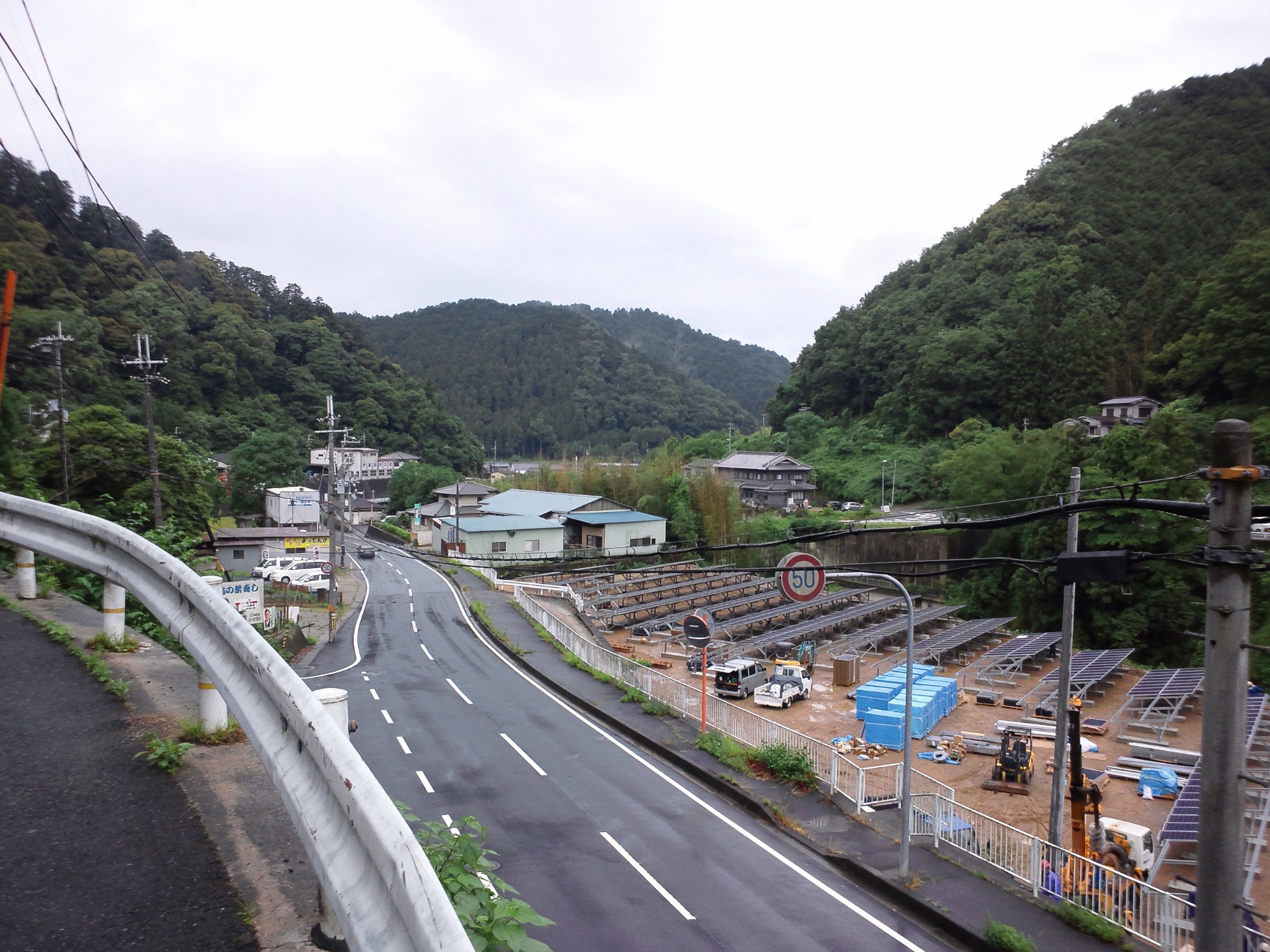 地上用太陽光発電設備_設置工事状況